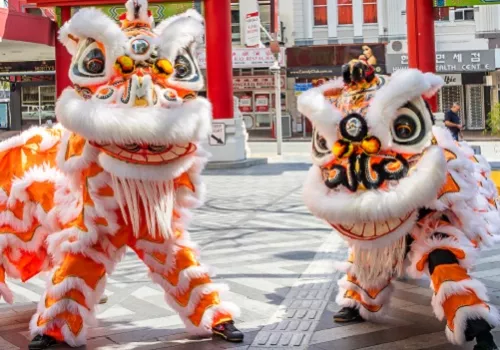 2 traditional chinese lion dances