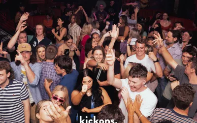 Crowd dancing in Kickons