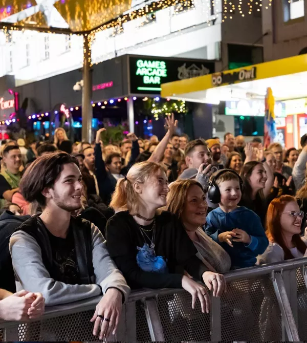 Brunswick Street Live crowd