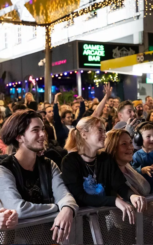 Brunswick Street Live crowd