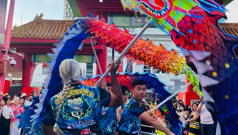 Captivating LED Dragon dance